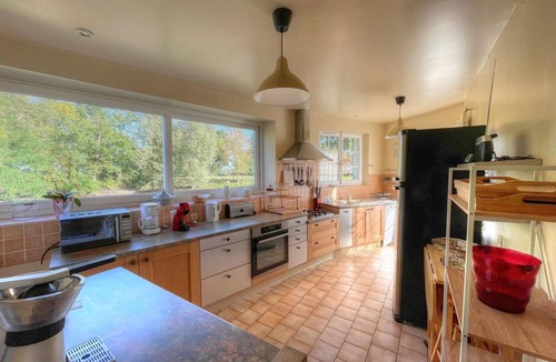 Villandry Cottage | Charming 17th-Century Farmhouse with Garden, Terrace, Modern Amenities, and Wi-Fi in Villandry