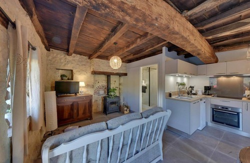 Taxat-Senat Cottage | Charming 18th Century House with Pets Allowed