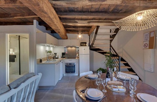 Taxat-Senat Cottage | Charming 18th Century House with Pets Allowed