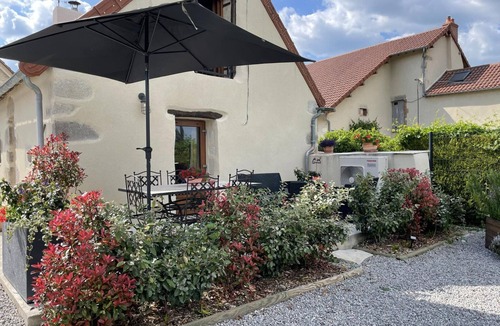 Taxat-Senat Cottage | Charming 18th Century House with Pets Allowed