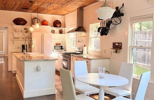 Fort Worth Cultural District House | Charming 1920s Home Steps to Dickies/Museums/Will Rogers/Cultural Dist 5m to DT