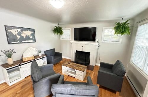 College Hill Apartment | Charming 1930s Style Rustic Home