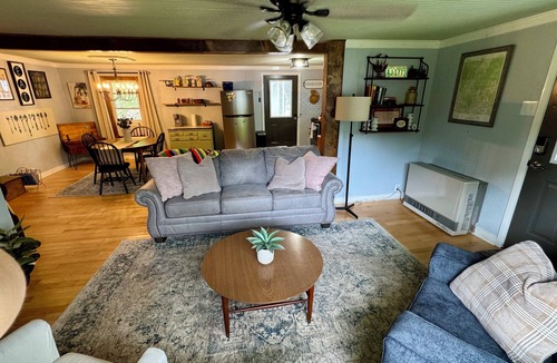 Bakersville Cottage | Charming 1940s Cottage nUpdated-Creek Front-Fire Pit