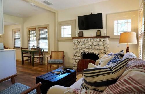 Yankeetown House | Charming 1940s Daybook Cottage on the Florida Hidden Coast