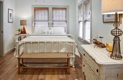 Yankeetown House | Charming 1940s Daybook Cottage on the Florida Hidden Coast