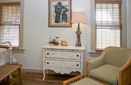 Yankeetown House | Charming 1940s Daybook Cottage on the Florida Hidden Coast