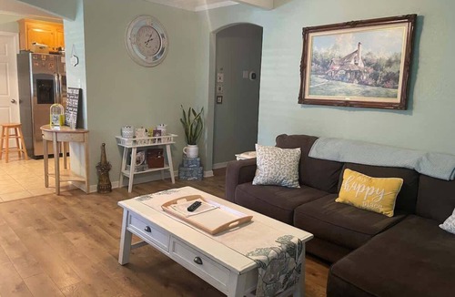 Auburn House | Charming 1950's Bungalow