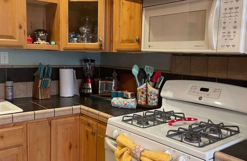 Auburn House | Charming 1950's Bungalow