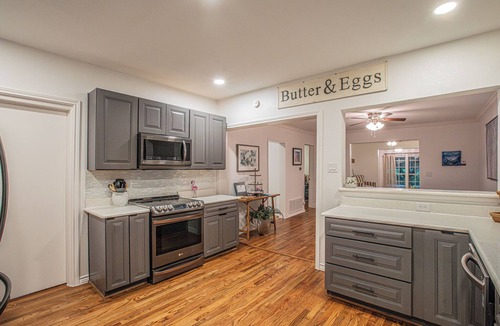 Little Elm Cottage | Charming 1950's Cottage Steps from the Lake