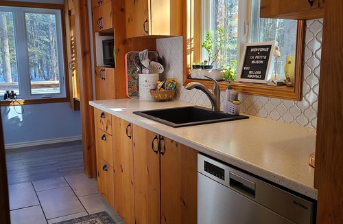 Rawdon Cottage | Charming 1960's Chalet