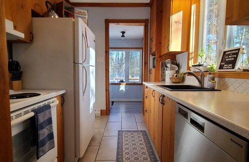 Rawdon Cottage | Charming 1960's Chalet