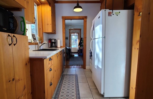Rawdon Cottage | Charming 1960's Chalet