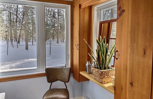 Rawdon Cottage | Charming 1960's Chalet