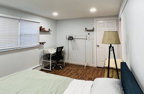 Glen Cove House | Charming 1B1B W/Private Entrance