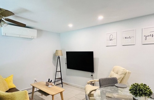 Glen Cove House | Charming 1B1B W/Private Entrance