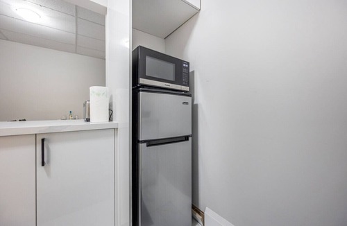 Niagara Falls Apartment | Charming 1BD Getaway - Unwind Near Niagara Falls