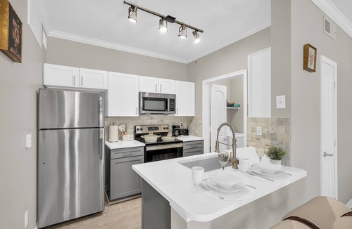 Alden Bridge Apartment | Charming 1BD in Magnolia - pool, gym & steps from shops!