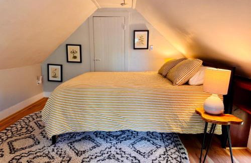 Shelburne Apartment | Charming 1BD Loft in Shelburne