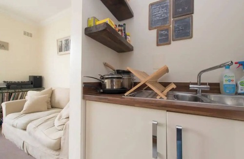 Dalston Apartment | Charming 1BD Victorian Terrace Flat in Dalston