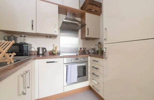 Dalston Apartment | Charming 1BD Victorian Terrace Flat in Dalston