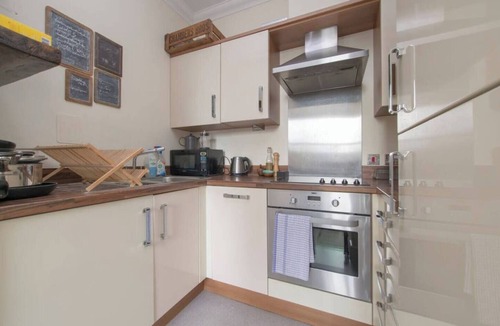 Dalston Apartment | Charming 1BD Victorian Terrace Flat in Dalston