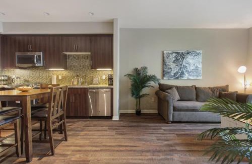 Del Rey Hotel | Charming 1BD with Pool and Free Parking