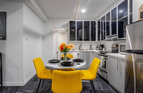 Downtown Montreal Apartment | Charming 1BDR Apartment on Bishop St- MTL