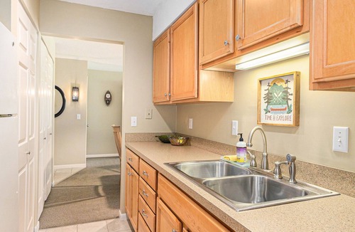 Acme Condo | Charming 1BDR Condo w Golf Course View