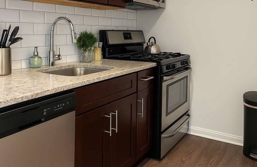 Hyde Park Apartment | Charming 1BR/1BA Apt in Chicago