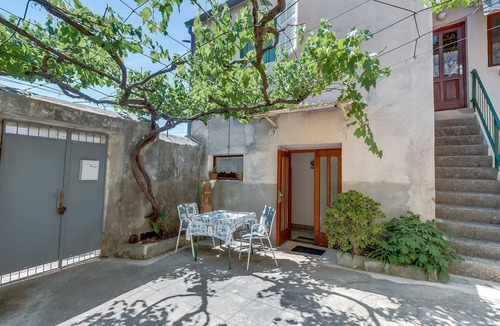 Veli Losinj Apartment | Charming 1BR Apartment for Two with Pet-Friendly Touch