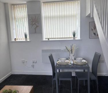 Eccles Apartment | Charming 1BR Garden Flat - Fast Wi-Fi