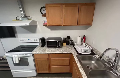 Marysville Apartment | Charming 1BR Getaway Free Wi-Fi & Amenities. Easy access to I5