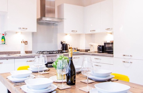 Eccles Ski Chalet | Charming 1BR House in Eccles with Free Parking