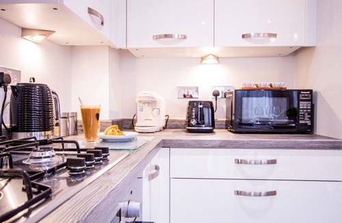 Eccles Ski Chalet | Charming 1BR House in Eccles with Free Parking