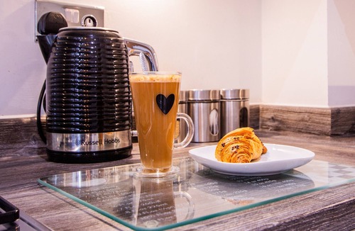 Eccles Ski Chalet | Charming 1BR House in Eccles with Free Parking