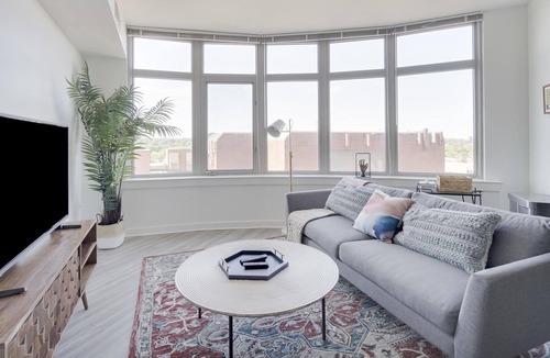 Old Town West Apartment | Charming 1BR in Alexandria, Pool + Pet-Friendly