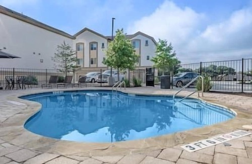 North Buttercup Creek Apartment | Charming 1BR in Leander – Kitchen & Living Room Included