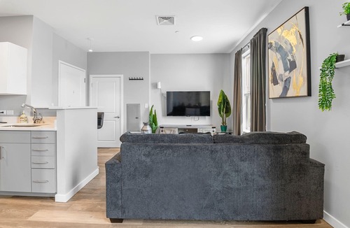 Everett Apartment | Charming 1BR Near Encore 7542