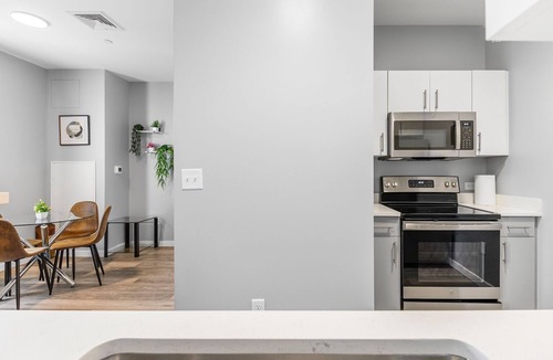 Everett Apartment | Charming 1BR Near Encore 7542