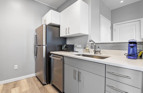 Everett Apartment | Charming 1BR Near Encore 7834