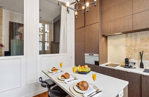 Les Iles Apartment | Charming 1BR on Ile Saint-Louis - Central Paris