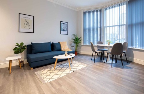 Withington Apartment | Charming 1BR Stay – Perfect for 2 Guests
