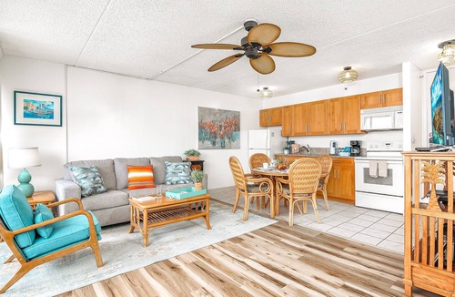 Waikiki Condo | Charming 1BR: Waikiki Banyan, Ocean View + Parking!