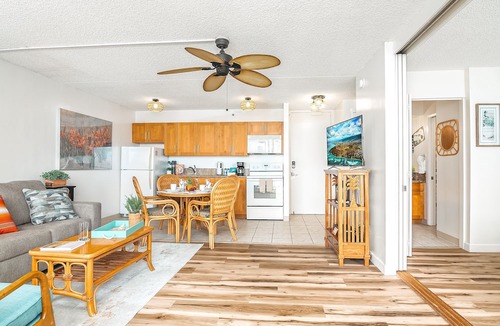 Waikiki Condo | Charming 1BR: Waikiki Banyan, Ocean View + Parking!