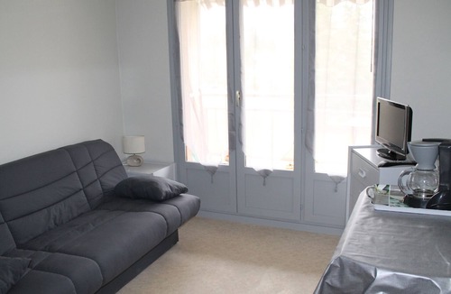 La Roche-Posay Apartment | Charming 1BR with Terrace and Wi-Fi, 100m from the Spa