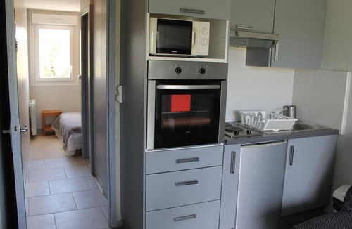 La Roche-Posay Apartment | Charming 1BR with Terrace and Wi-Fi, 100m from the Spa