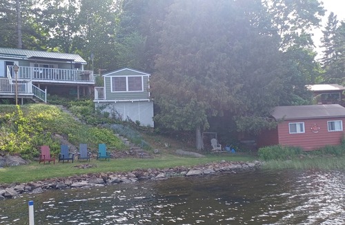 Carlow/Mayo Cottage | Charming 2+1-bedroom cottage on Fraser lake with AC & WiFi