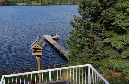 Carlow/Mayo Cottage | Charming 2+1-bedroom cottage on Fraser lake with AC & WiFi