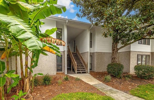 Saint Simons Heights Condo | Charming 2/2 condo close to the beach and shopping! WiFi, fitness, tennis,pool.