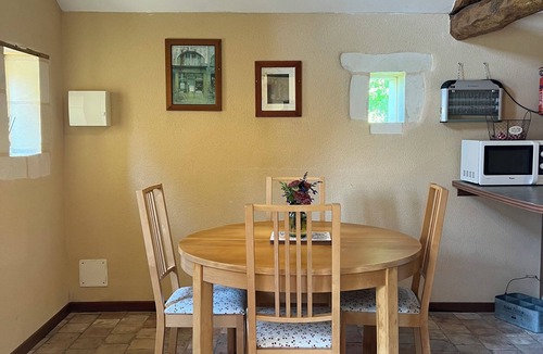 Le-Petit-Pressigny Cottage | ​Charming 2 bed self-catering cottage with heated pool & panoramic views.